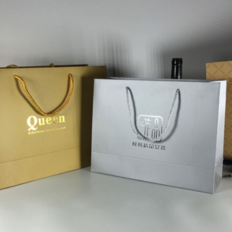 złota folia tłoczona na gorąco luksusowa torba papierowa na prezent