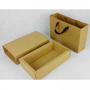 pakowanie kartonów i toreb papierowych na kartach Kraft