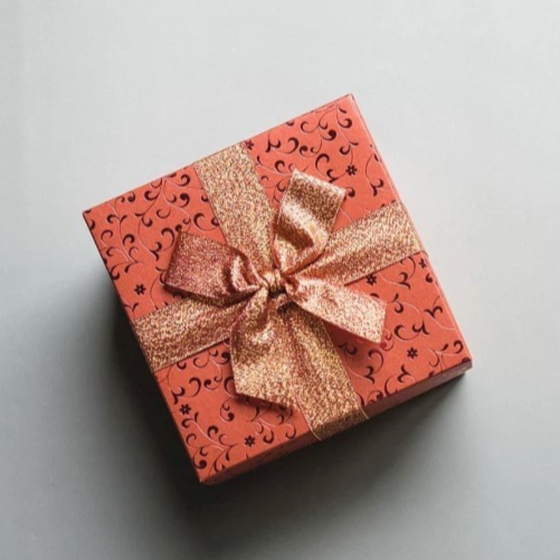 eleganckie pudełko na prezenty z luksusowej biżuterii papierowej