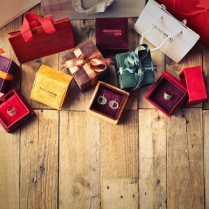 eleganckie pudełko na prezenty z luksusowej biżuterii papierowej