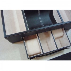 lokaj ze sztuczną skórą