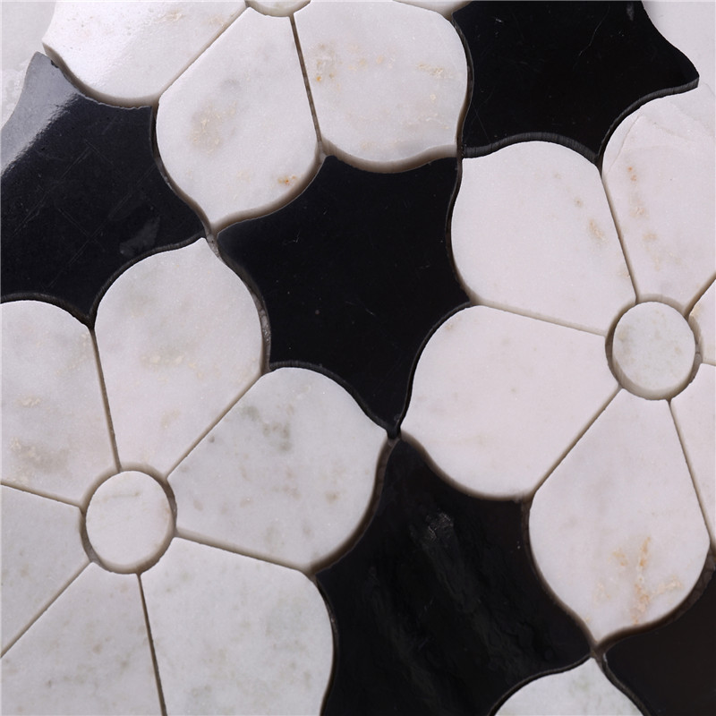 HSC62 Piękna czarno-biała łazienka z płytkami z marmuru i mozaiki kwiatowej