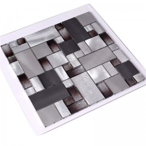 Płytki mozaikowe ze szkła laminowanego w kolorze aluminium