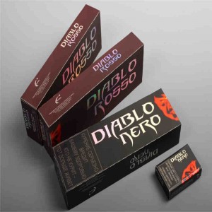 Opakowanie kartonowe z tektury falistej z brązowym papierem pakowym