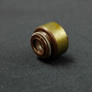 Wysokiej jakości gumowe uszczelnienia trzonków zaworów FKM do samochodów Volvo