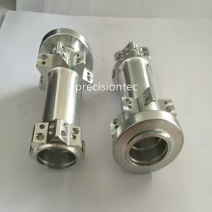 Obracające części tokarki