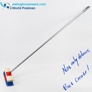 Drewniana szczotka Akbrand z długim uchwytem do pchania na zewnątrz