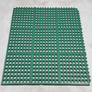Wysokiej jakości perforowana mata drenażowa z kauczuku naturalnego do pokładów