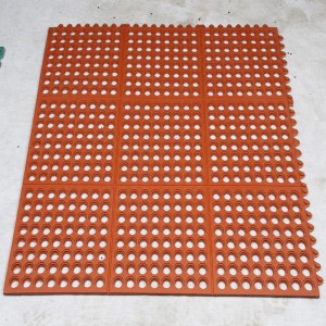 Wysokiej jakości odporność na ściskanie SBR gumowy materac z gumowym pierścieniem mata podłogowa do ochrony trawy