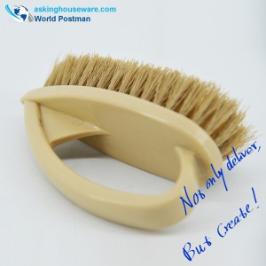 Mała szczotka szorująca Akbrand z wygiętym uchwytem z tworzywa sztucznego