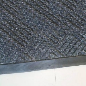 Dywan z mieszanki gumy