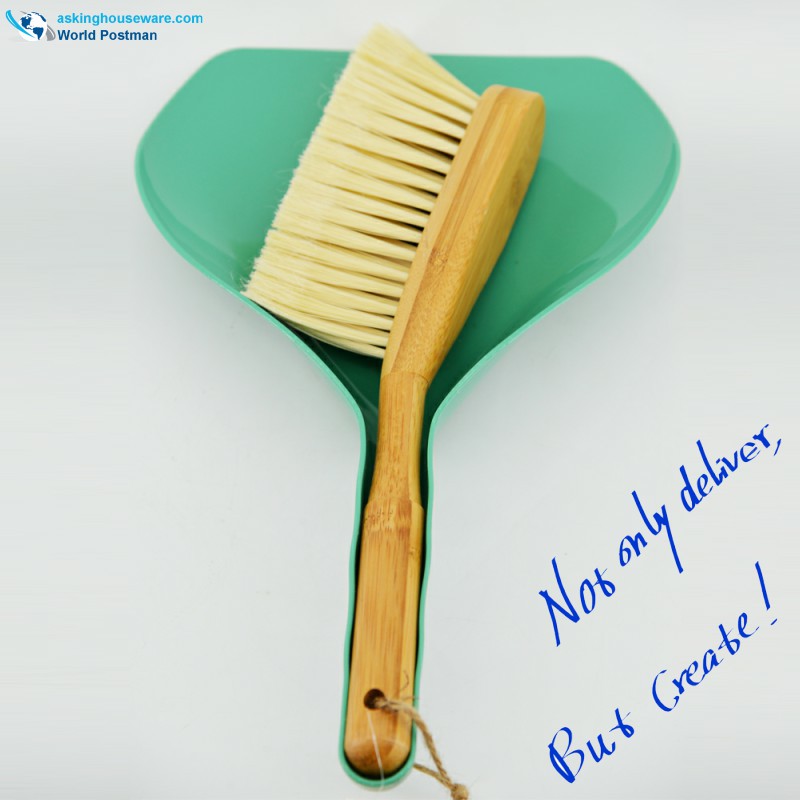 Akbrand Bamboo Handle Dustpan Brush in Tiff. Kolor