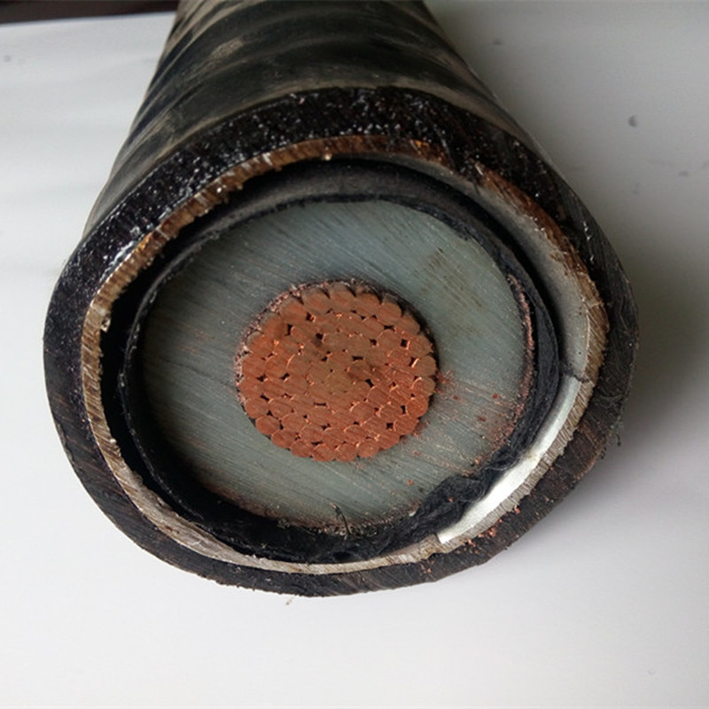 Kompaktowe, wysokonapięciowe kable zasilające o średnicy 800 mm2, z karbowaną powłoką kablową
