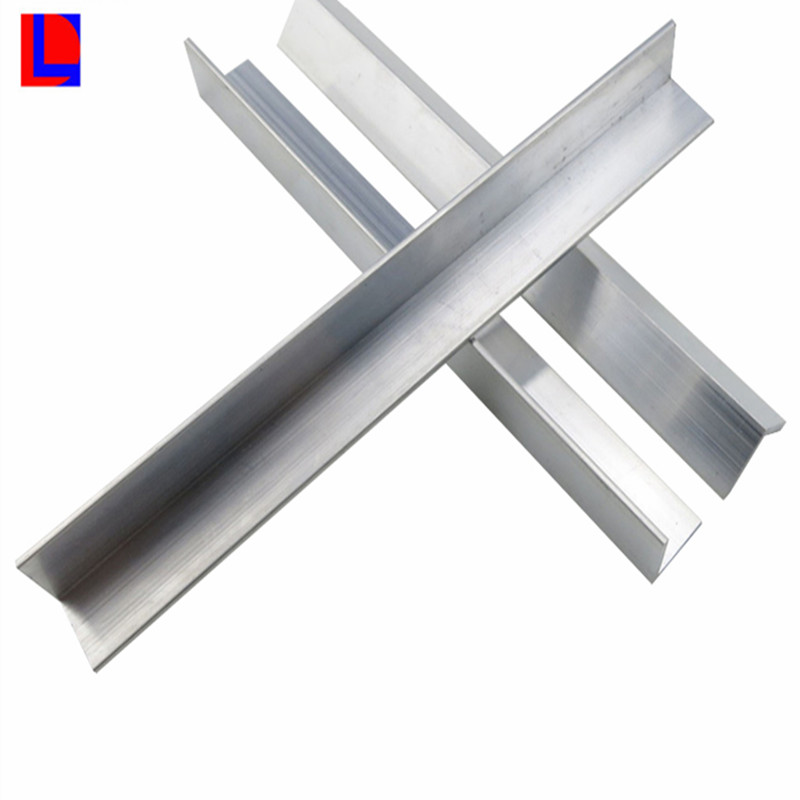 Materiały budowlane aluminiowy kątownik aluminiowy w kształcie litery L.