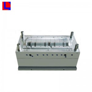 część z tworzywa sztucznego wykonana przez producenta form na zamówienie