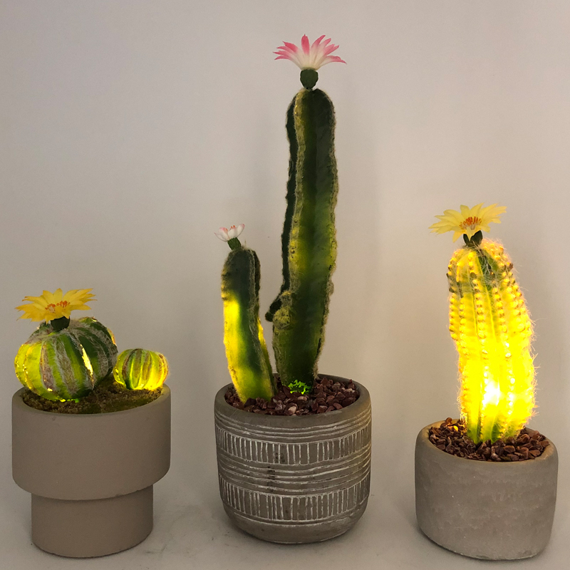 Sztuczny kaktus LED w ozdobnej szklanej doniczce Sztuczna dekoracja soczysta