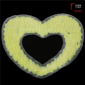 Pomarańczowa cekinowa naszywka w kształcie serca