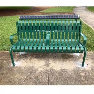 Ławka ładująca Uptown z panelami słonecznymi z tyłu