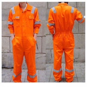 Roczna produkcja 400 000 sztuk / zestawu odzieży roboczej o dobrej jakości i ilości