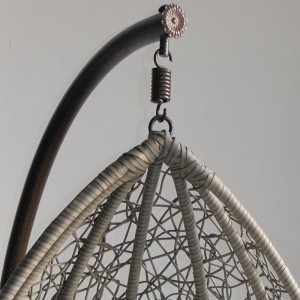 Huśtawka wisząca z podwójnym odkrytym rattanem