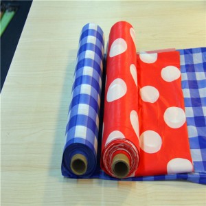 Obrus ​​z PCV z nadrukiem i rolkami z włókniny