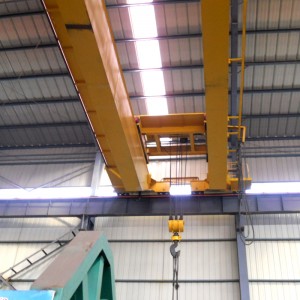 Suwnica dwudźwigarowa z wózkiem wyciągowym