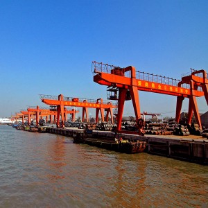 Suwnica bramowa z podwójnym dźwigarem