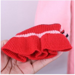 Sweter z długimi damskimi zimowymi wełnianymi paskami w paski