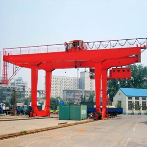 Suwnica bramowa w kształcie litery U z podwójnym dźwigarem