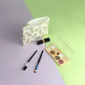 Wysokiej jakości i ekologiczna kosmetyczka z ananasem i włóknem