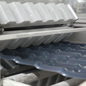 Dachówki PCV plastikowe materiały budowlane