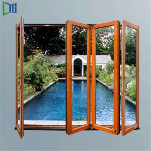 Aluminiowe drzwi harmonijkowe z podwójnymi szybami i żaluzjami ręcznymi z drewnianymi ziarnami przenoszącymi ciepło