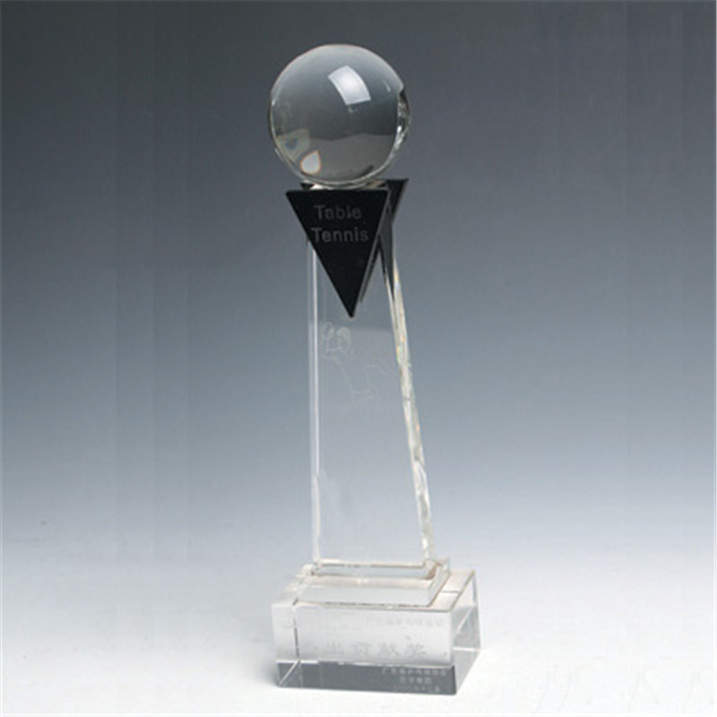 Crystal Trophy z kulką na górze