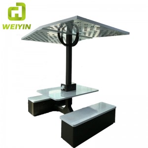 Społeczności i hotele na zewnątrz parku Inteligentna stacja ładowania energii słonecznej do ładowarki telefonu i sieci prądu przemiennego