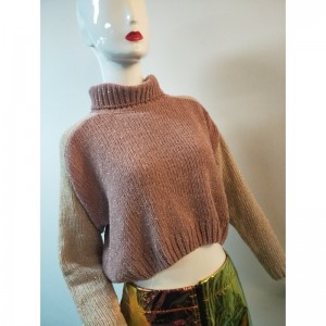 KONTRASTOWY KRÓTKI SWETER RLWS0071F