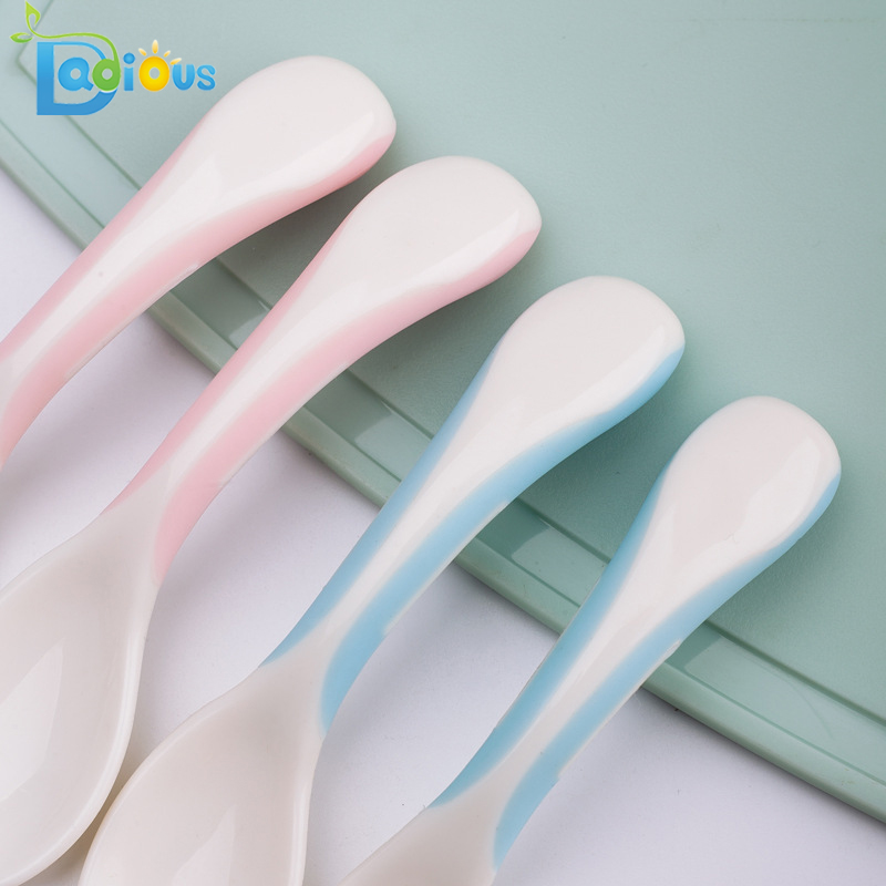 Produkty dla niemowląt Hot Sale Baby First Stage Spoons Plastikowe Baby Toddler Spoon Baby Traveling Fork and Spoon Set