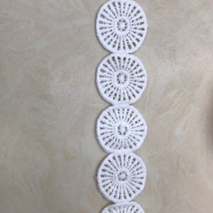 23 # mleczna jedwabna koronka, poliester / nylon, koronka bawełniana