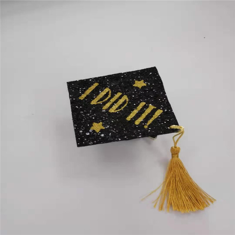 Czarno-biała czapka Graduation z chwostem Brokat na imprezę