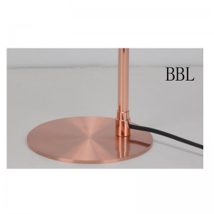 Lampa stołowa z metalowym kloszem i funkcją regulacji