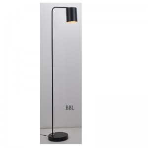 Lampa podłogowa z metalowym kloszem i regulacją funkcji klosza