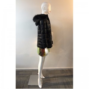 Lśniący płaszcz damski w kolorze czarnym RLWPC0082