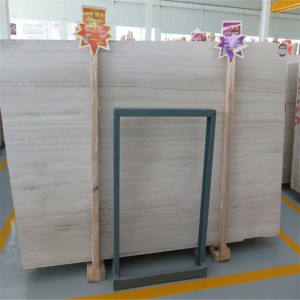 Białe marmurowe płyty Serpeggiante