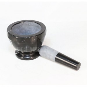 Czarny marmurowy moździerz i tłuczek