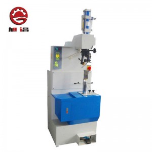 Wytwarzanie obuwia z automatyczną skomputeryzowaną maszyną do przybijania pięty