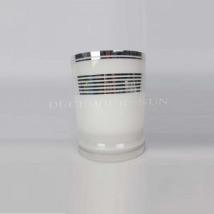 Elegancki biały ze srebrnym szklanym zestawem łazienkowym