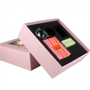 Elegance Tote Box wyświetla pełny zestaw herbat prezentowych z ręcznie prezentowanym pudełkiem