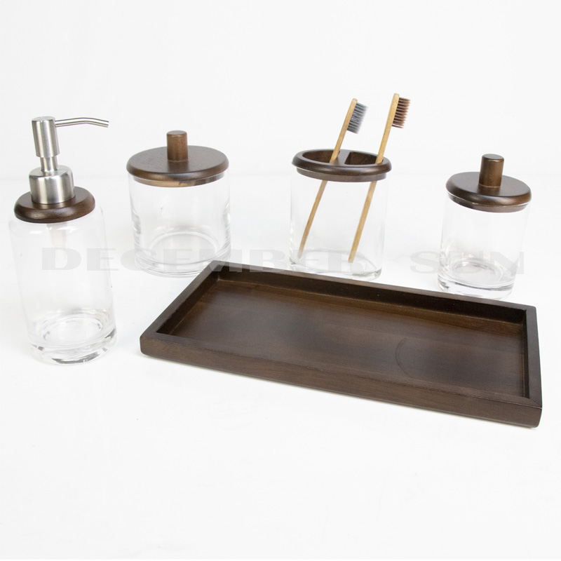 Zestaw do łazienki z przezroczystego szkła z drewnianymi elementami