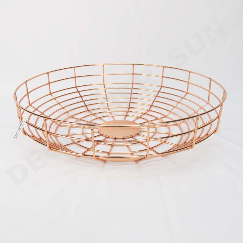 Okrągły metalowy kosz z owocami