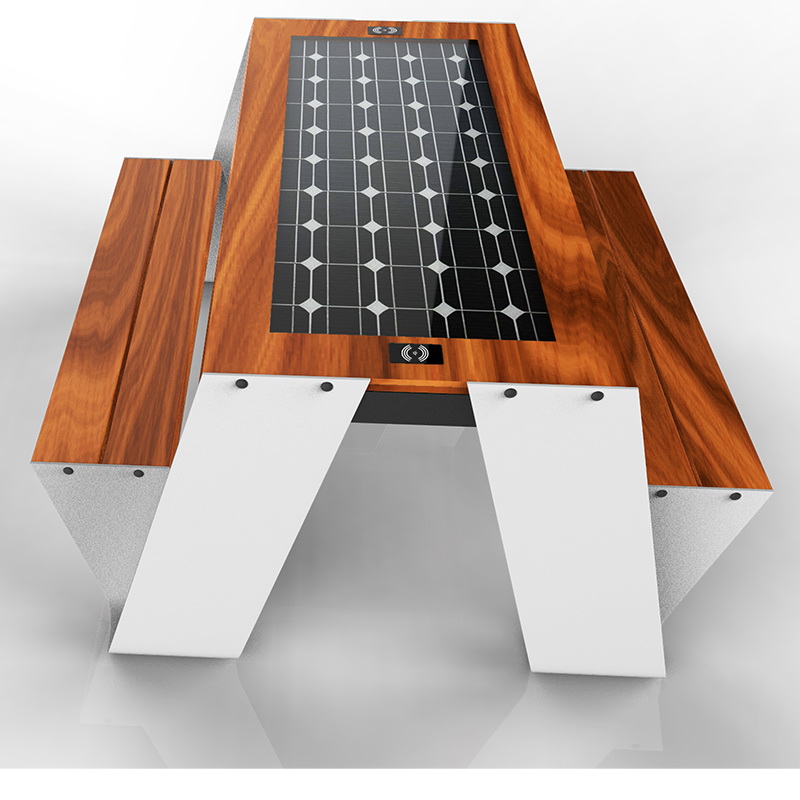Ładowanie telefonu zasilanego energią słoneczną i bezpłatny bezprzewodowy drewniany stół piknikowy
