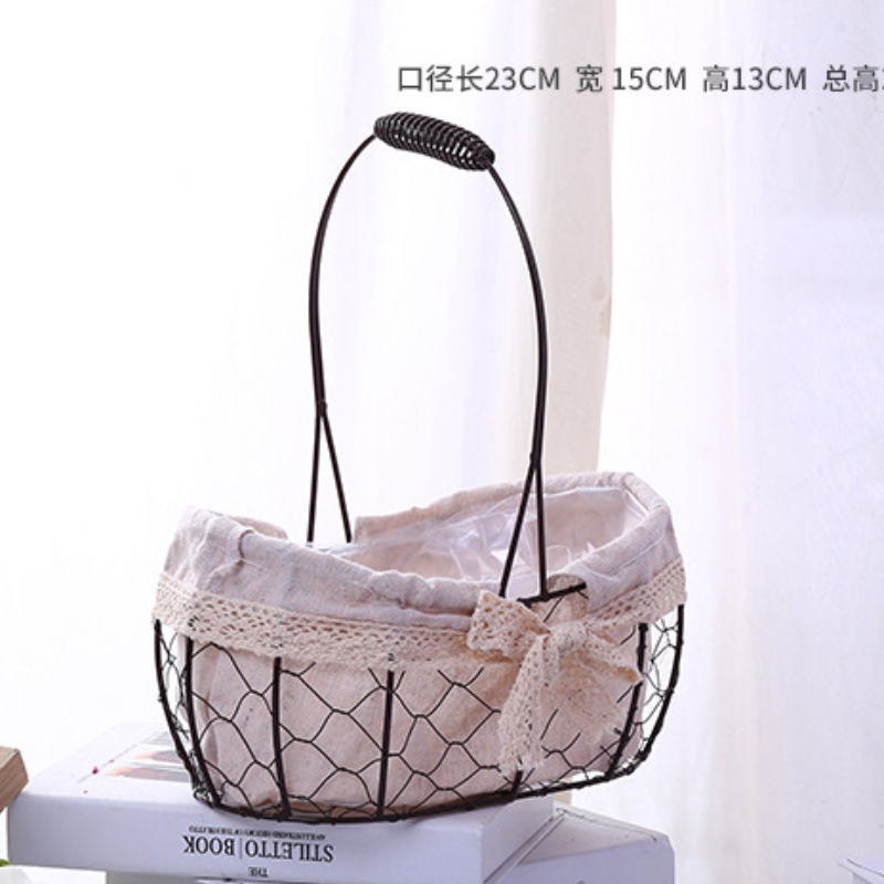 Kosz kwiatowy z drutu